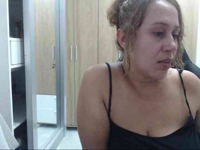 RoxanaMilf webcam