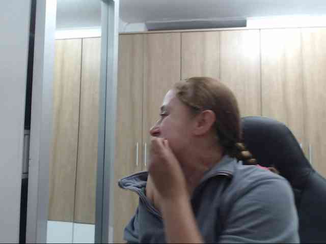 RoxanaMilf webcam