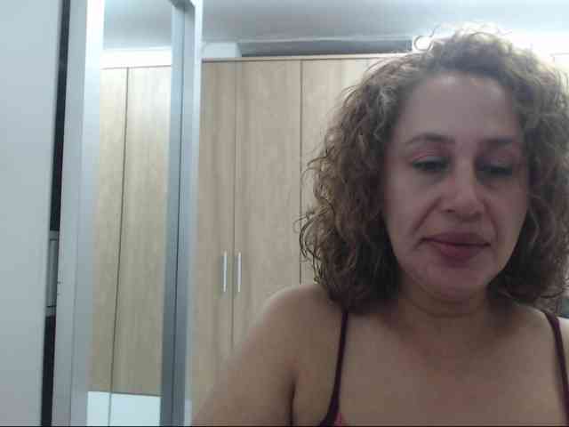 RoxanaMilf webcam