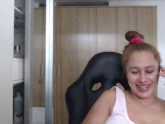 RoxanaMilf webcam