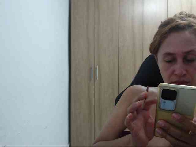 RoxanaMilf webcam