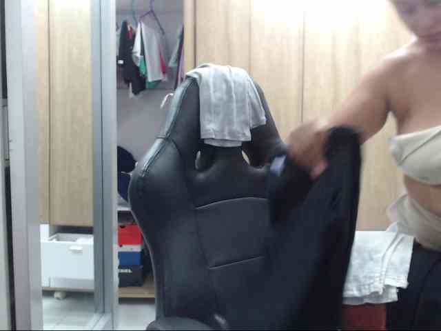 RoxanaMilf webcam