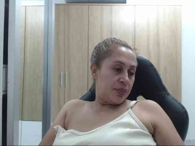 RoxanaMilf webcam