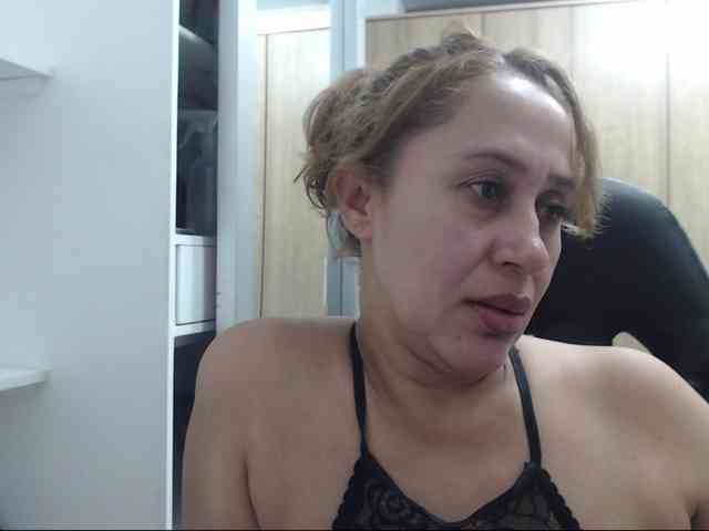 RoxanaMilf webcam