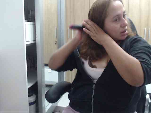 RoxanaMilf webcam