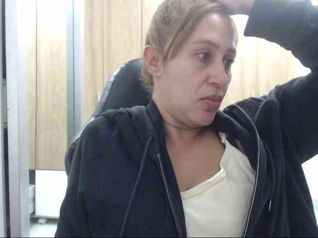 RoxanaMilf webcam