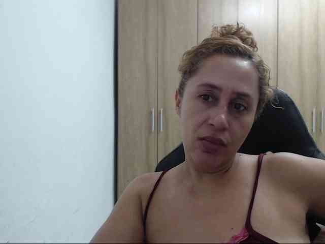 RoxanaMilf webcam
