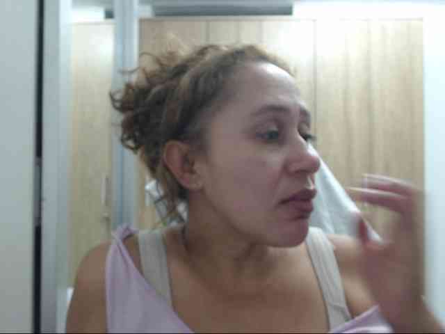 RoxanaMilf webcam