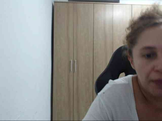 RoxanaMilf webcam