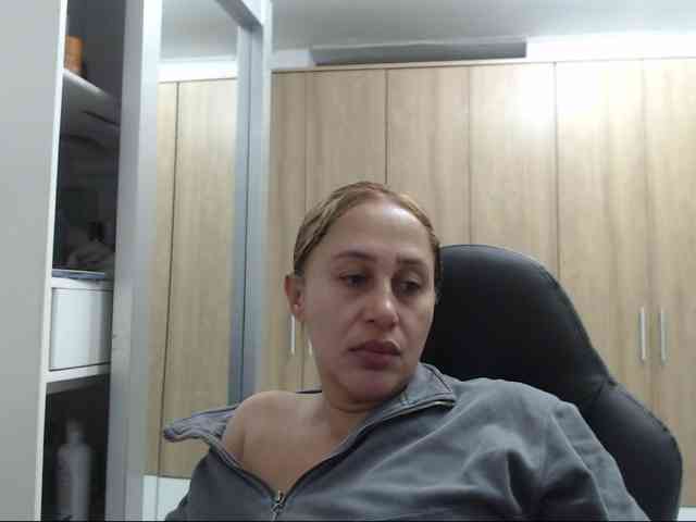 RoxanaMilf webcam