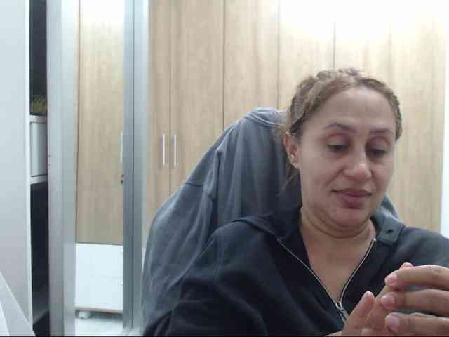 RoxanaMilf webcam