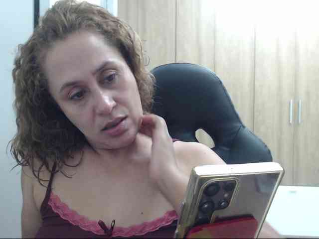 RoxanaMilf webcam