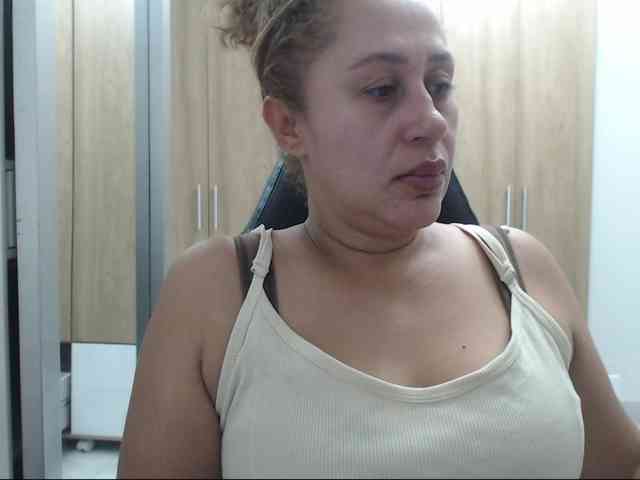 RoxanaMilf webcam