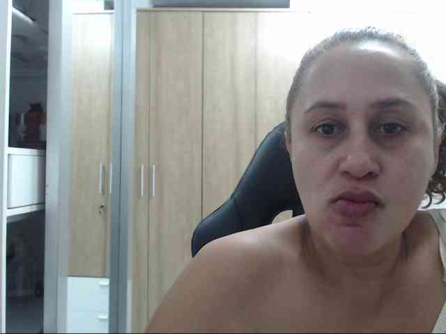 RoxanaMilf webcam