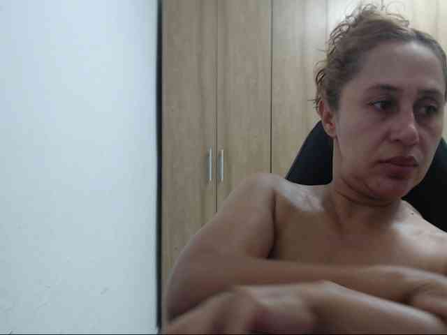RoxanaMilf webcam