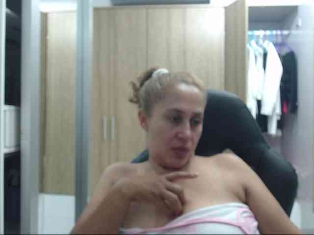 RoxanaMilf webcam