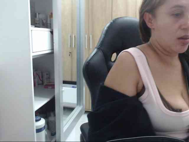 RoxanaMilf webcam