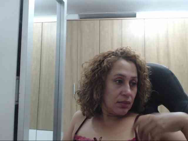 RoxanaMilf webcam