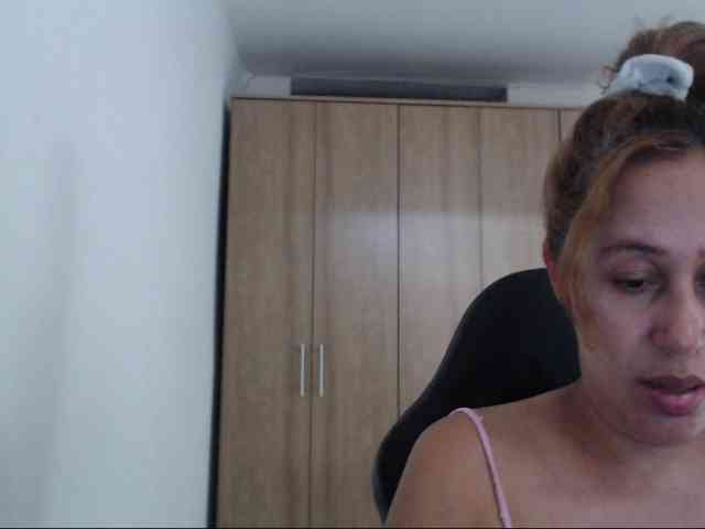 RoxanaMilf webcam