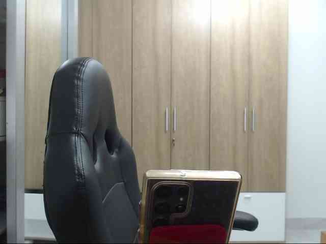 RoxanaMilf webcam