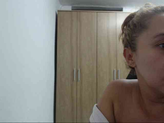 RoxanaMilf webcam