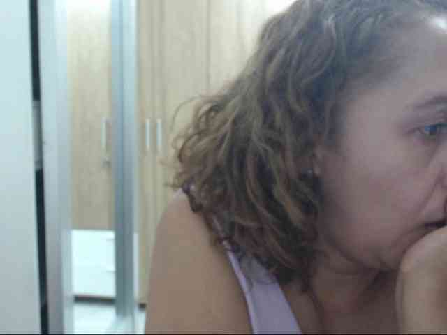 RoxanaMilf webcam