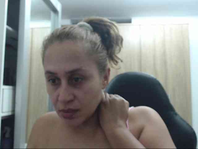 RoxanaMilf webcam