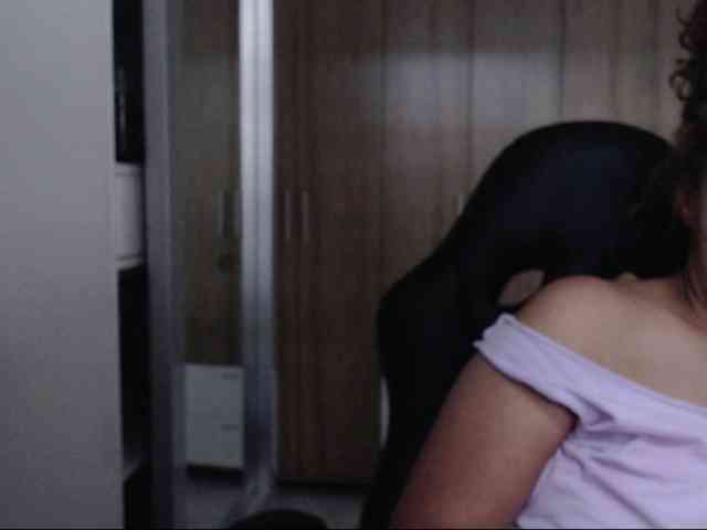 RoxanaMilf webcam
