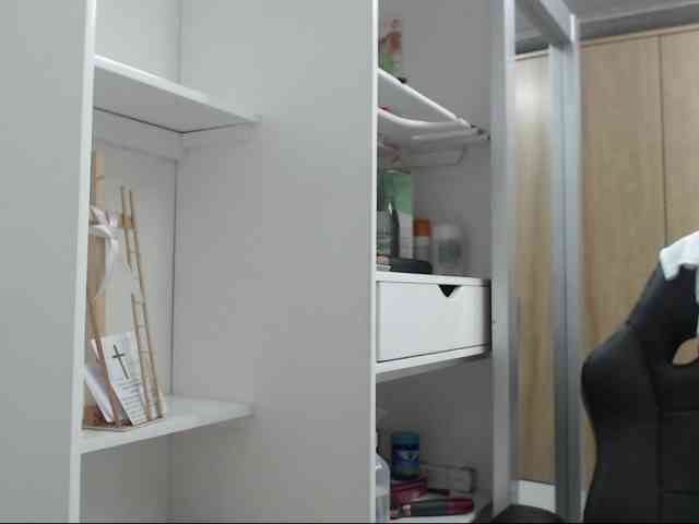 RoxanaMilf webcam
