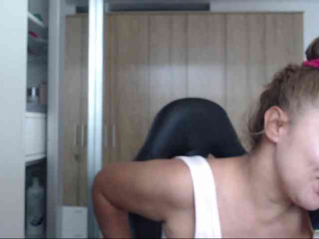RoxanaMilf webcam
