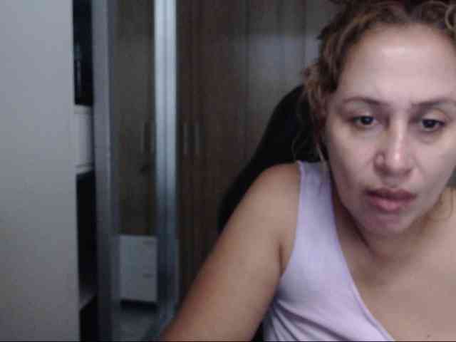 RoxanaMilf webcam