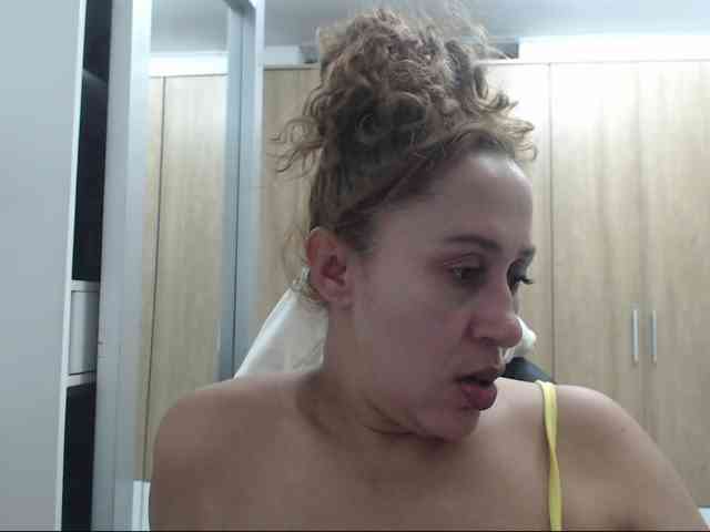 RoxanaMilf webcam
