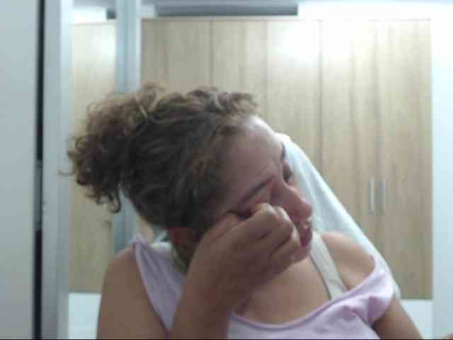 RoxanaMilf webcam