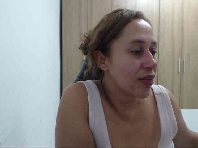 online porn chatroom RoxanaMilf