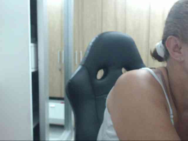RoxanaMilf webcam
