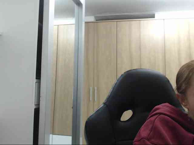 RoxanaMilf webcam