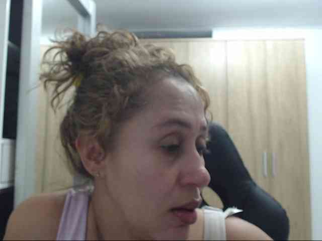 RoxanaMilf webcam