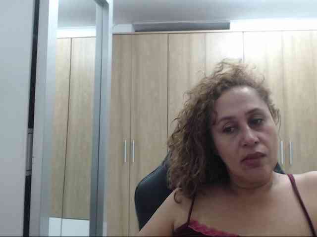 RoxanaMilf webcam