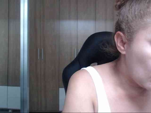 RoxanaMilf webcam