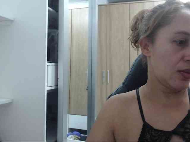 RoxanaMilf webcam