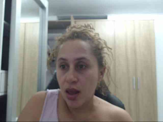 RoxanaMilf webcam