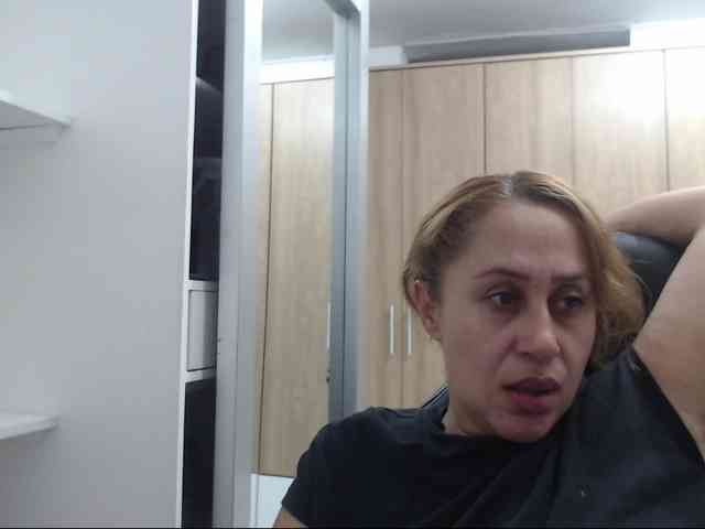 RoxanaMilf webcam