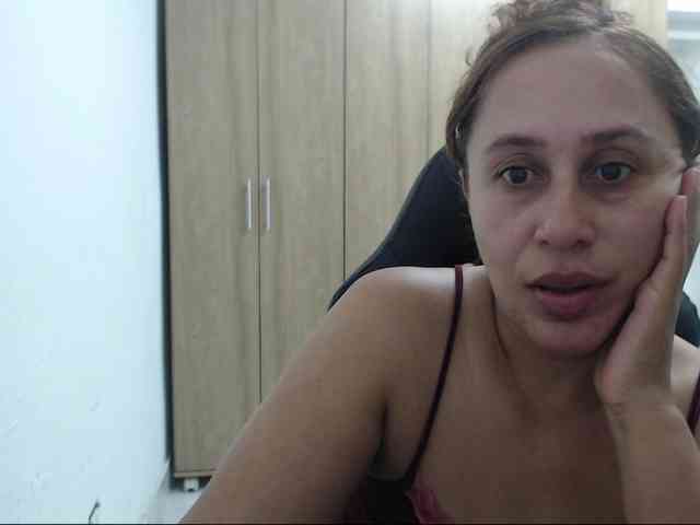 RoxanaMilf webcam