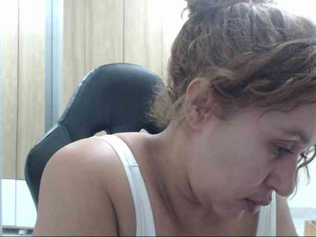 RoxanaMilf webcam