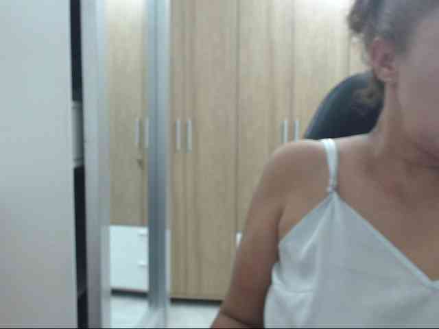 RoxanaMilf webcam