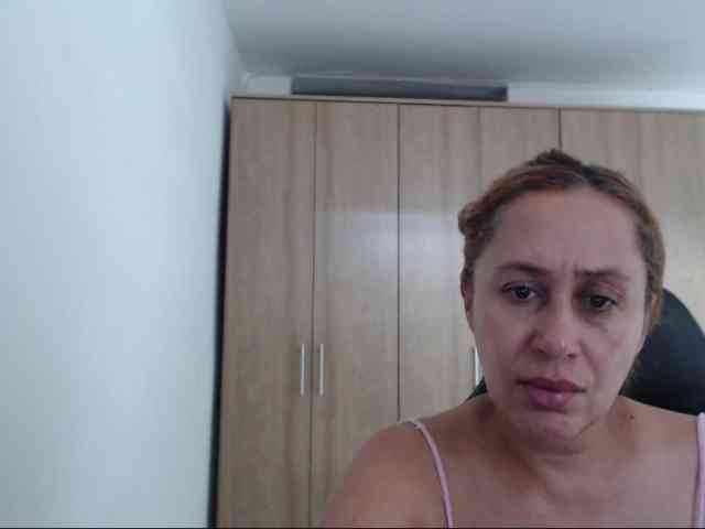 RoxanaMilf webcam