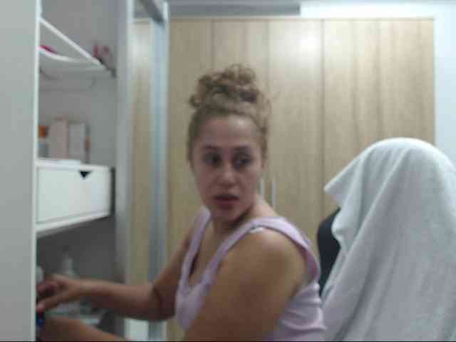 RoxanaMilf webcam