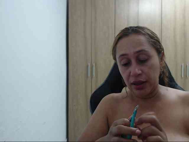 RoxanaMilf webcam
