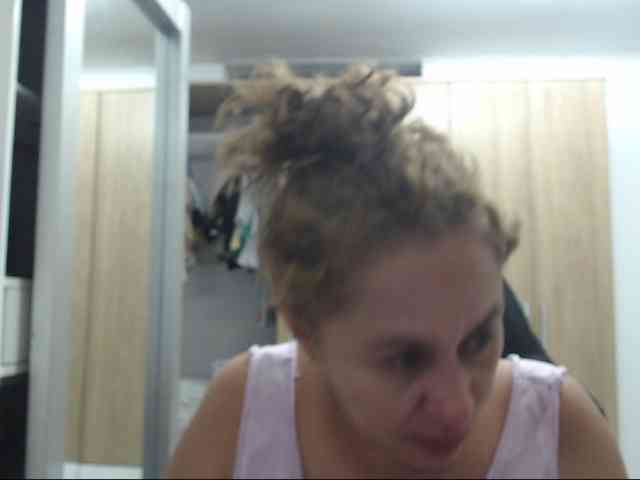 RoxanaMilf webcam