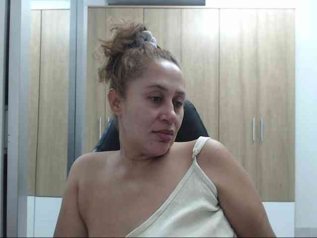 RoxanaMilf webcam